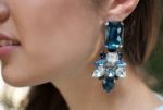 Perhatikan Jenis  Anting Yang Digunakan Agar Lebih Percaya Diri